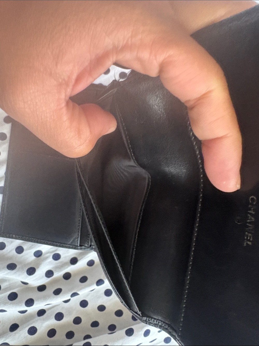 CHANEL Black CC Logo Wallet in Caviar Leather - Picture 7 of 11